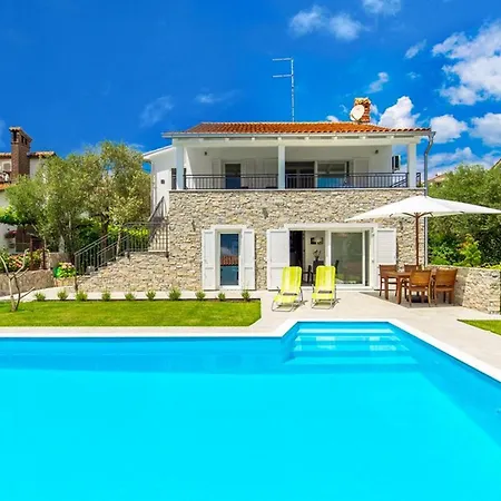 펜션 Salt And Kornić